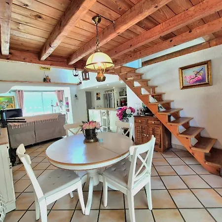 La Bergerie, Maison T3 Avec Piscine Hébergement de vacances *