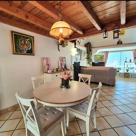 La Bergerie, Maison T3 Avec Piscine Hébergement de vacances