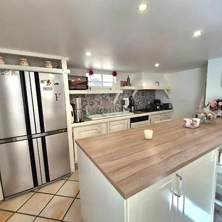 Hébergement de vacances La Bergerie, Maison T3 Avec Piscine